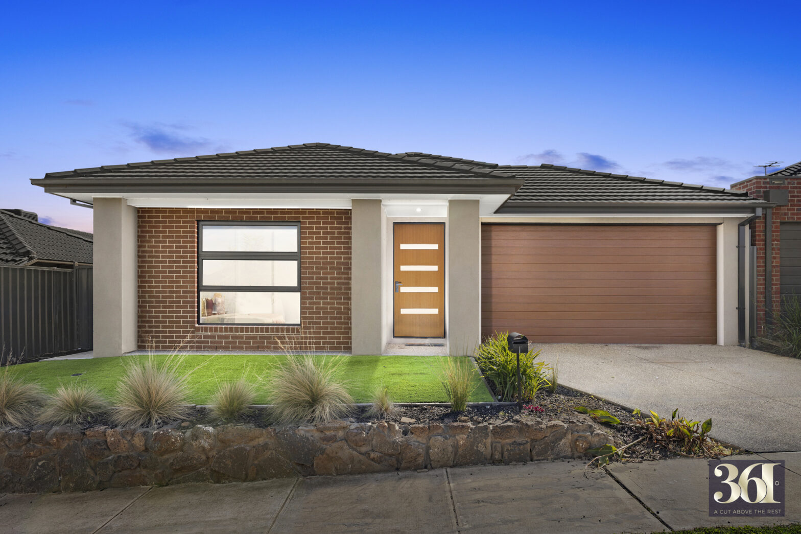 🌟 Spacious Family Haven with Dual Living Areas in Truganina! 🏡