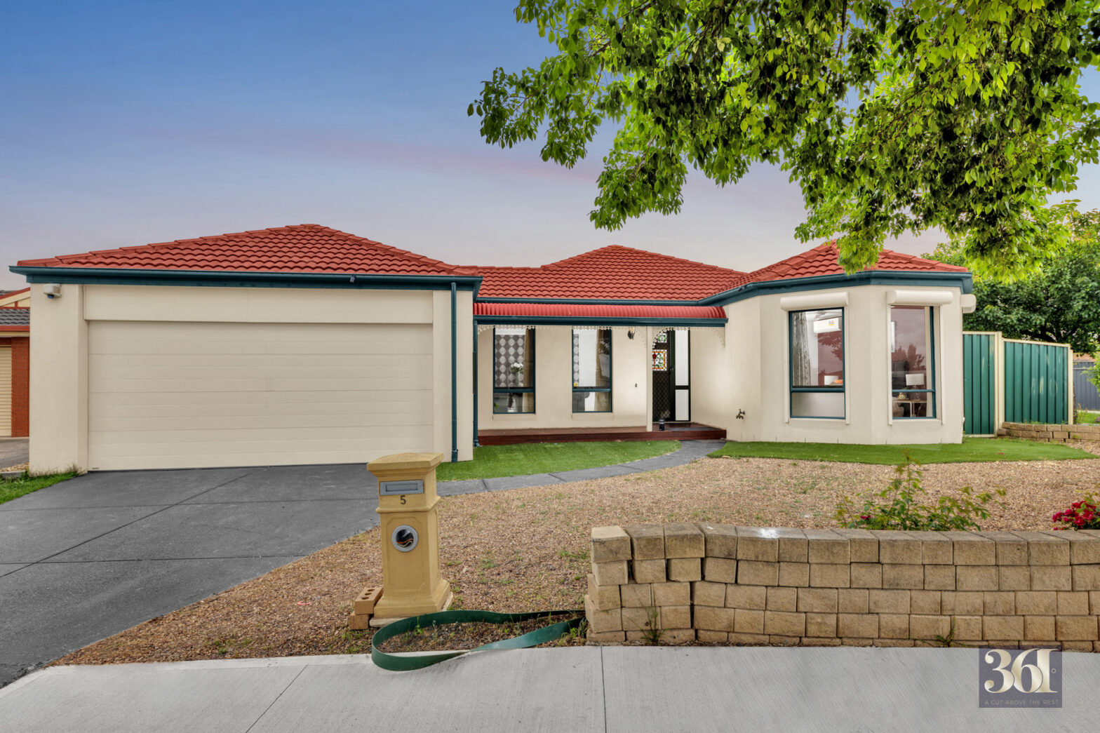 RENOVATED STUNNER IN CAMBRIDGE ESTATE!!!