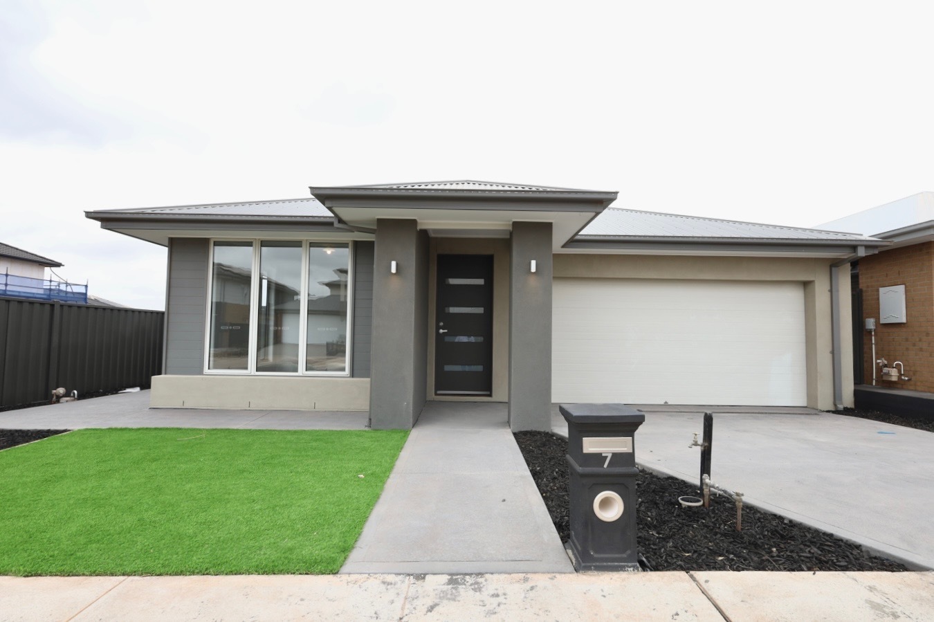 STUNNING BRAND NEW 4-BEDROOM HOME FOR RENT IN TRUGANINA – YOUR PERFECT COMFORT ZONE NEAR SCHOOLS, SHOPPING, PARKS & TRANSPORT