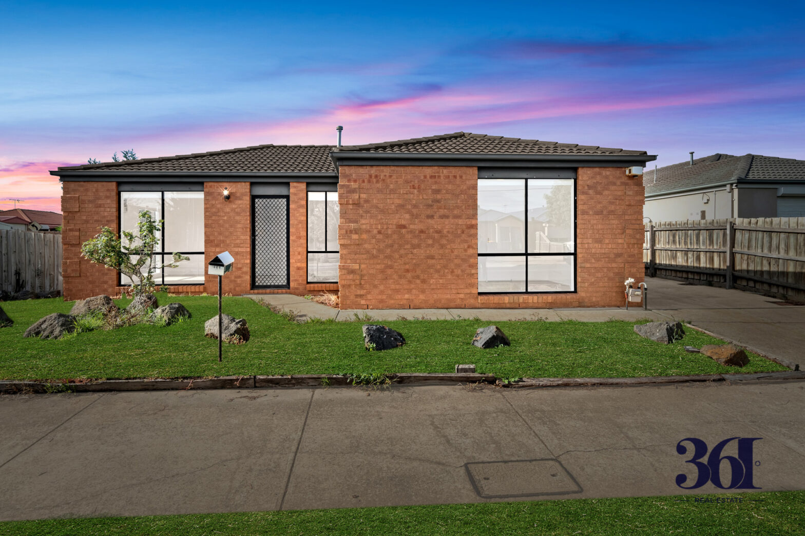 !! For Lease: Generous Family Home in Central Werribee – Near Schools, Shops & Public Transport !! !! For Lease: Generous Family Home in Central Werribee – Near Schools, Shops & Public Transport !!